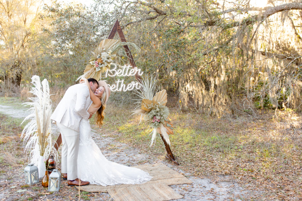 Lake Louisa State Park Wedding With a Boho Style