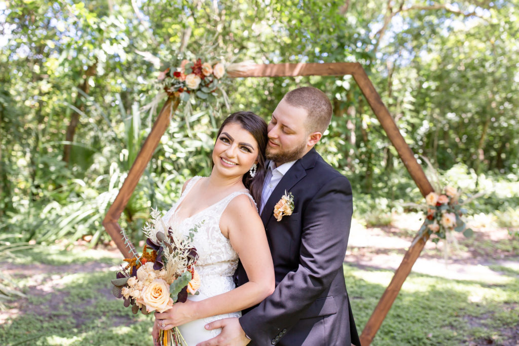 Mead Botanical Garden wedding photo with a hexagon arch