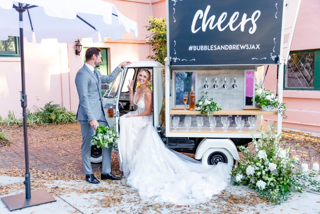 Bubbles and Brews Jax cocktail truck for a wedding at Pillars' Castle